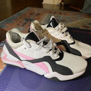 women’s puma sneakers